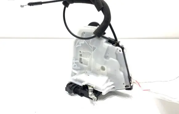 Nissan Qashqai J12 Rear door lock 