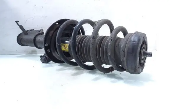 Chevrolet Orlando Front shock absorber with coil spring 13307871 13302200