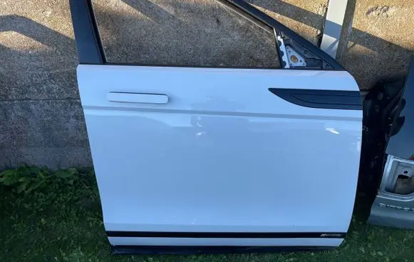 Land Rover Evoque II Front door