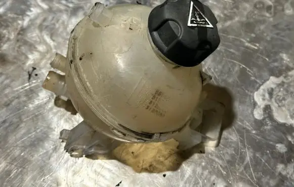 Peugeot 308 Coolant expansion tank/reservoir 9678514680