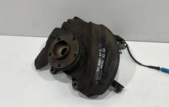 BMW X5 E53 Front wheel hub spindle knuckle 6761576c