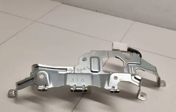 Toyota RAV 4 (XA50) Electric sunroof installation 