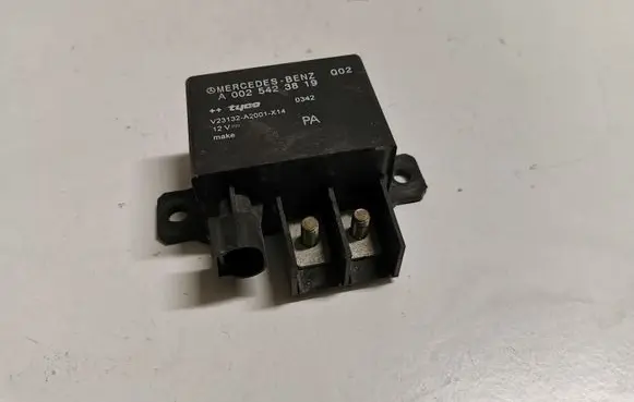 Mercedes-Benz E W211 Charging relay A0025423819