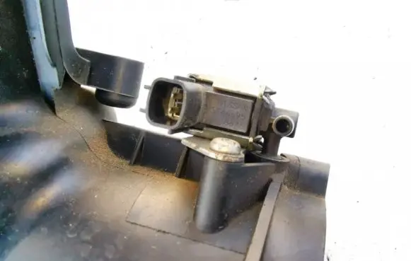 Nissan X-Trail T31 Turbo solenoid valve k5t46695 8626