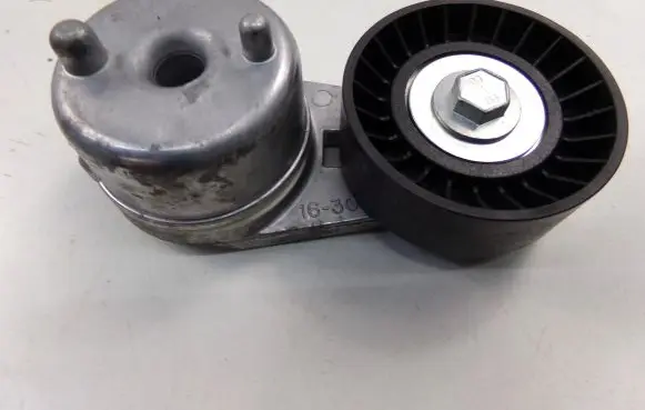 Jeep Wrangler Belt tensioner pulley 
