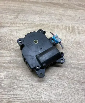 Toyota Auris E180 Air flap motor/actuator 1138002800 R261