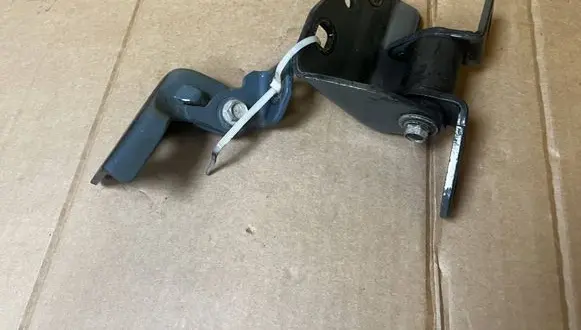 Ford Bronco Front door hinge set M2DBS22811AC M2DBS22801AD