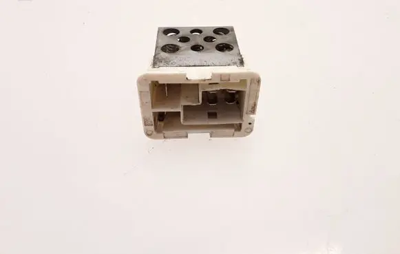 Opel Astra H Coolant fan relay 90560362