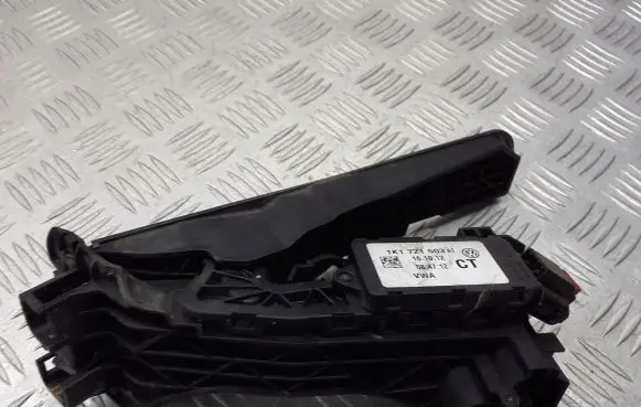 Skoda Octavia Mk2 (1Z) Accelerator pedal position sensor 1K0721503AT