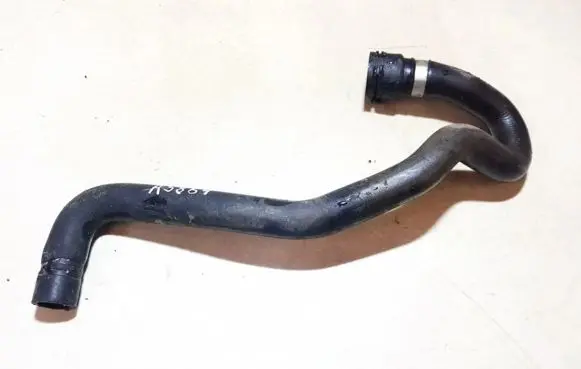Volkswagen PASSAT B5.5 Engine coolant pipe/hose
