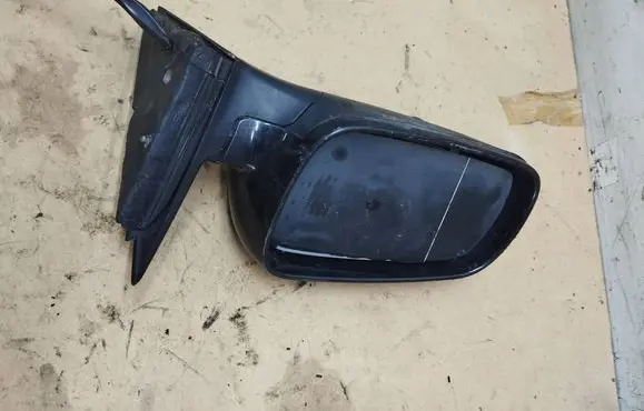 Volkswagen PASSAT B5.5 Front door electric wing mirror E1020479