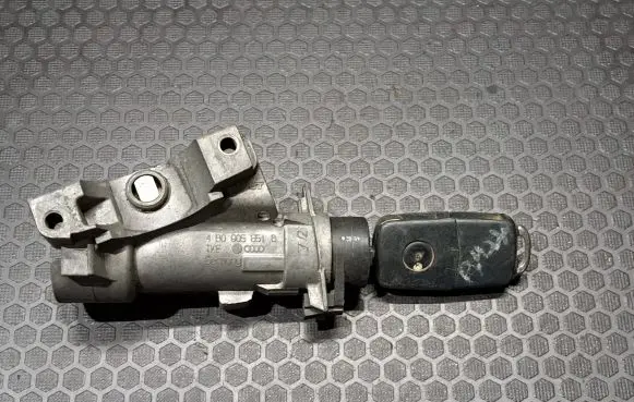 Volkswagen PASSAT B5.5 Ignition lock 4B0905851B