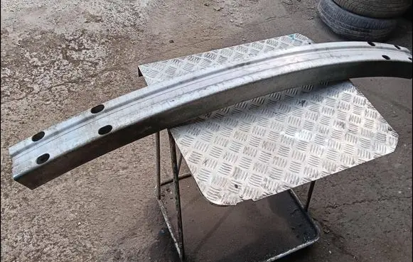 Cadillac DeVille Front bumper cross member 25659759