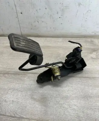 Toyota RAV 4 (XA20) Accelerator throttle pedal 8928133010 4D23
