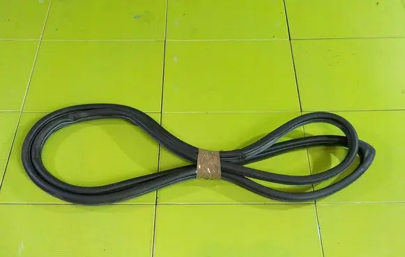 KIA Carnival Front door rubber seal PRZOD 25U