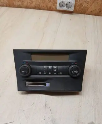 Renault Laguna II Climate control unit 8200575240 HDS23C32 52416530