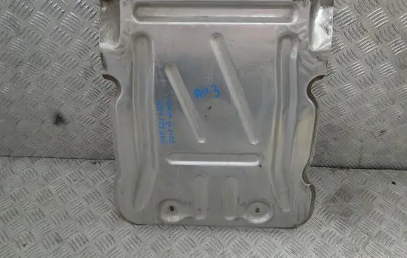 Volkswagen Golf VIII Engine splash shield/under tray 