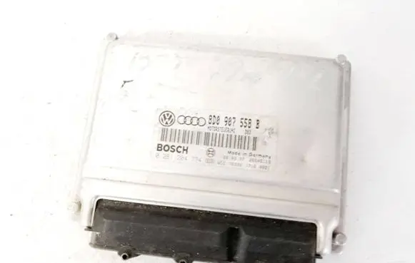 Volkswagen PASSAT B5 Engine control unit/module 8d0907558b 0261204774