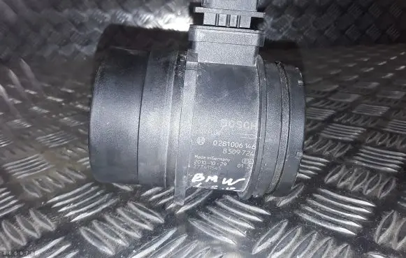 BMW 1 E82 E88 Mass air flow meter 0281006146 8509724