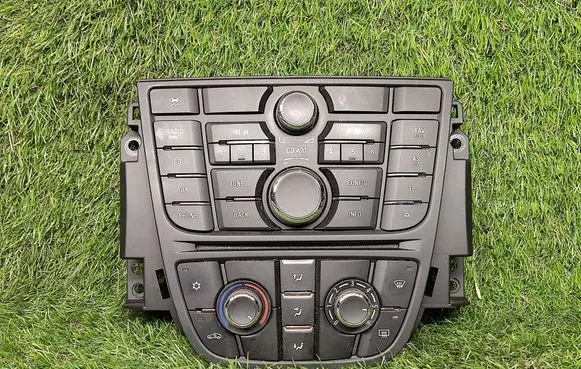 Head unit multimedia control
