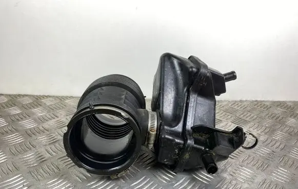 Infiniti QX80 Air intake duct part