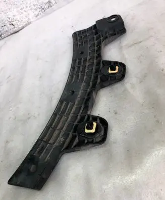 Mazda CX-30 Rear bumper mounting bracket Dfr551u40