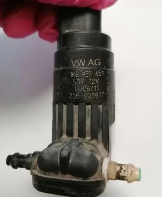 Skoda Octavia Mk2 (1Z) Windscreen/windshield washer pump 1K6955651 735005917