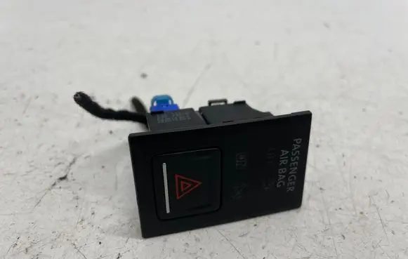 Volkswagen Golf VII Hazard light switch