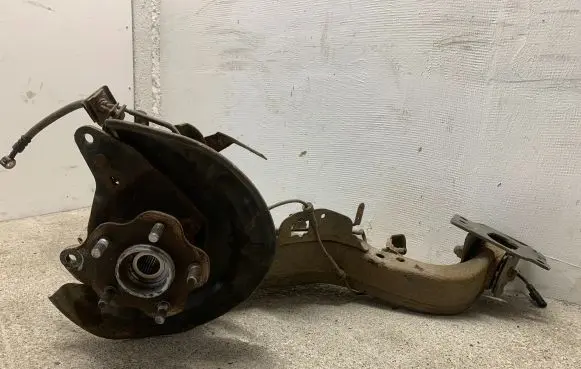 Rear wheel hub spindle/knuckle