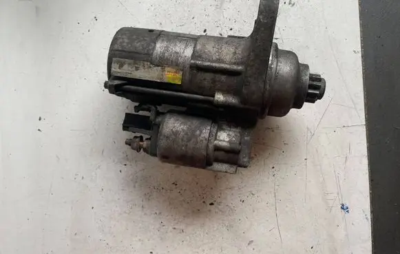 Volkswagen Golf V Starter motor 02Z911023H