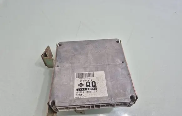 Nissan X-Trail T30 Engine control unit/module 237108H803