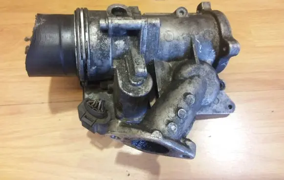 Volkswagen Touran I Throttle valve 03G129637A