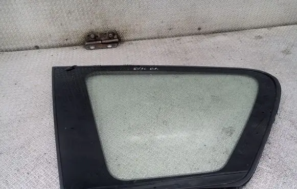 Toyota Avensis Verso Rear vent window glass 