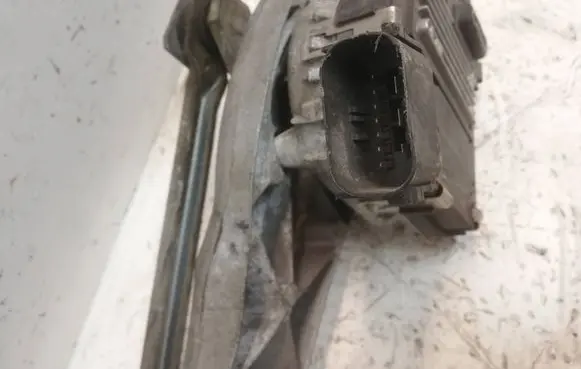 BMW 7 E65 E66 Front wiper linkage and motor