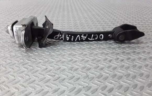 Skoda Octavia Mk2 (1Z) Front door check strap stopper