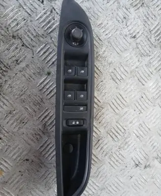 Opel Mokka Electric window control switch 95025518 20140401