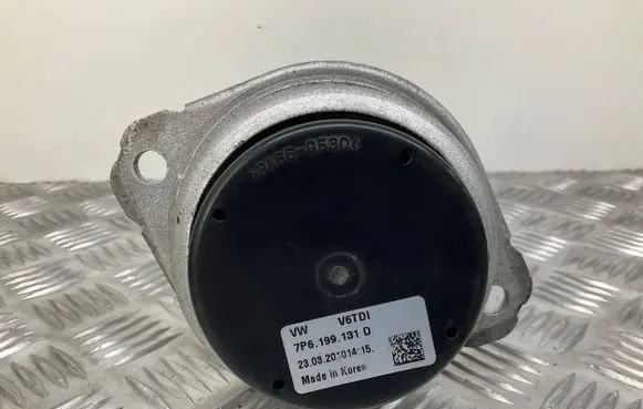 Volkswagen Touareg II Engine mount bracket 7P6199131D