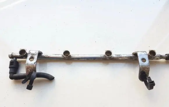 Chrysler Neon II Fuel main line pipe 04669768