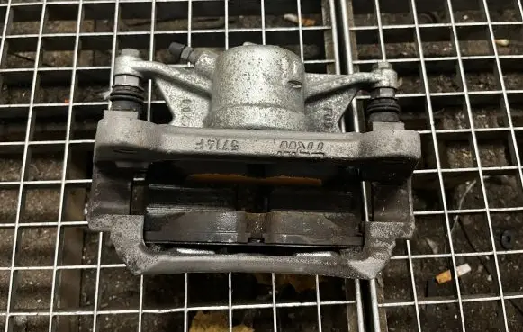 Audi Q3 F3 Front brake caliper 8V0615123D 5714F