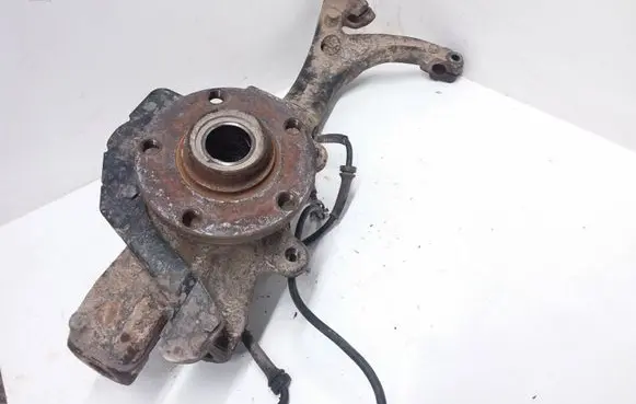 Volkswagen PASSAT B5 Front wheel hub spindle knuckle 8D0407257AD