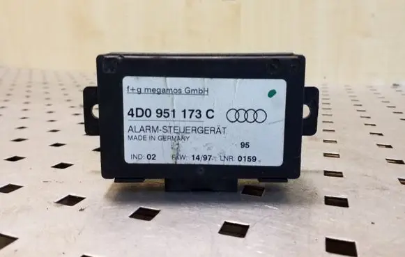 Audi A8 S8 D2 4D Alarm control unit/module 4D0951173C