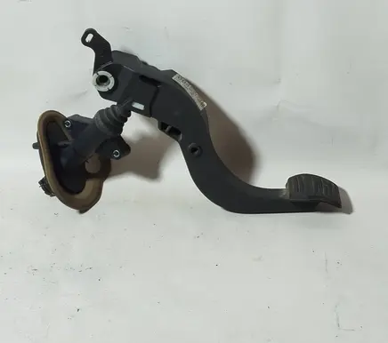 Ford Mondeo Mk III Pedal assembly 1S712450 2y75140 020107