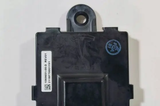 Tesla Model S Door control unit/module 1069651-00-D 106965100D 1069651