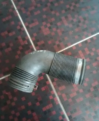 Seat Alhambra (Mk1) Air intake duct part 7M0129627AA 97VW9W633DB