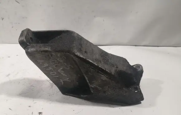 Volkswagen PASSAT B5 Engine mounting bracket 8D0199307L