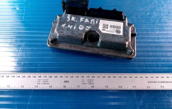 Skoda Fabia Mk2 (5J) Engine control unit/module 03C906024B