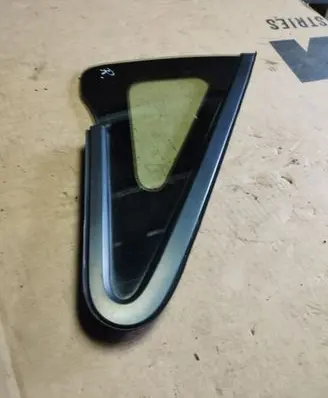 Honda Civic Front door vent window glass four-door 