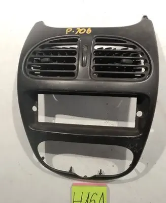 Peugeot 206 Radio/GPS head unit trim 9629198677