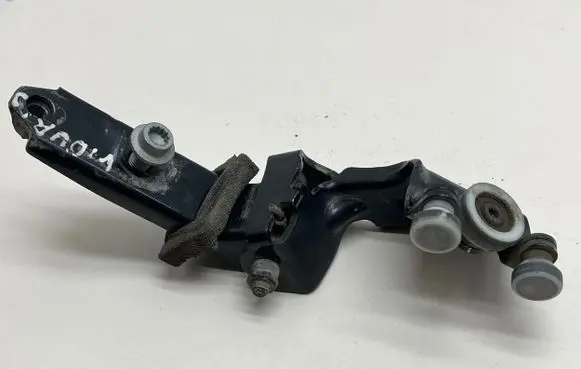 Volkswagen Transporter - Caravelle T5 Sliding door middle roller runner 7E0843335 S420MC0213