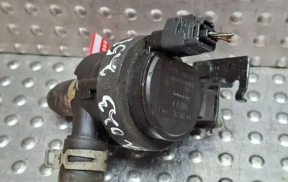 Renault Clio IV Water pump S26338393 0392023251